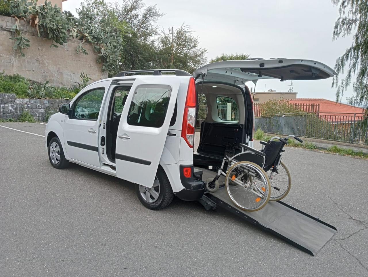 Renault Kangoo ribassato rampa disabili