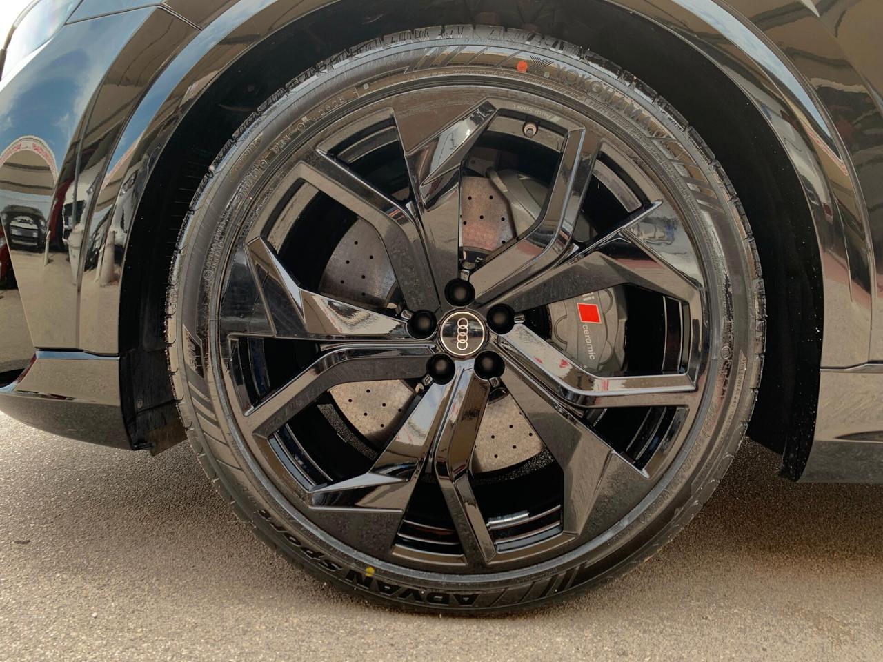 Audi Q8 RS TFSI V8 quattro tiptronic