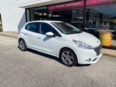 Peugeot 208 1.4 HDi 68 CV 5 porte