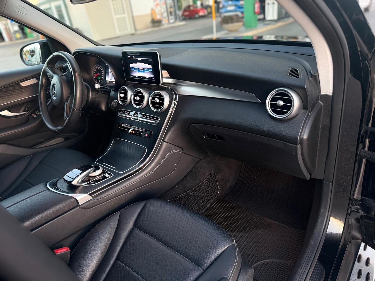 Mercedes-benz GLC 250 d 4Matic Total Black/PEDANE/20"/BELLA