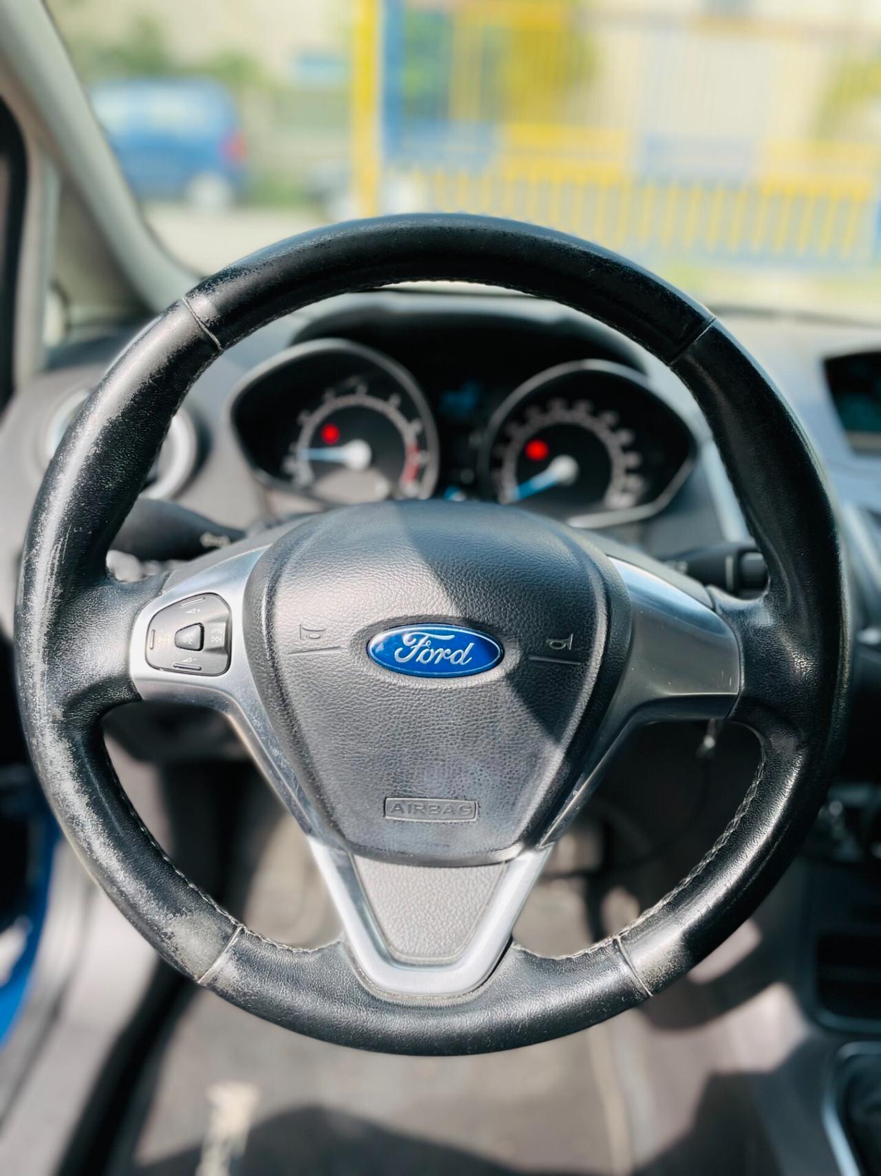 Ford Fiesta 1.4 5P GPL Business - 2015