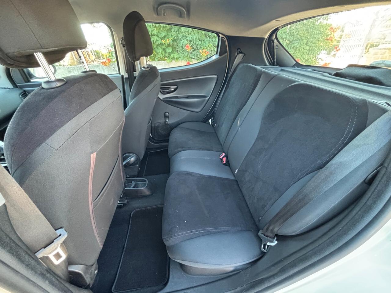 Lancia Ypsilon 1.2 69 CV 5 porte S&S Silver - 2011