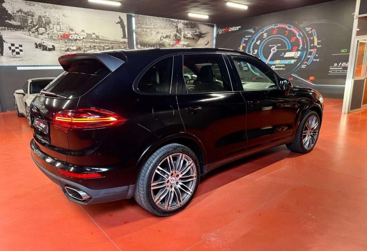 Porsche Cayenne 3.0 Diesel Platinum Edition Full-Optional Gancio Traino