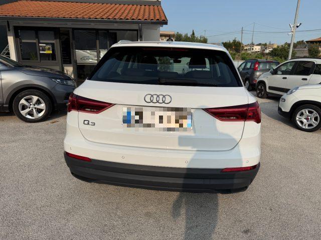 AUDI Q3 35 TDI Business