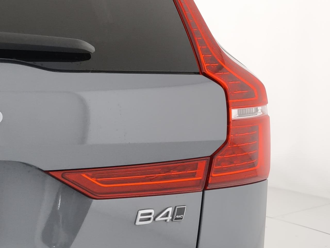 VOLVO XC60 N1 2.0 B4 d Plus Dark