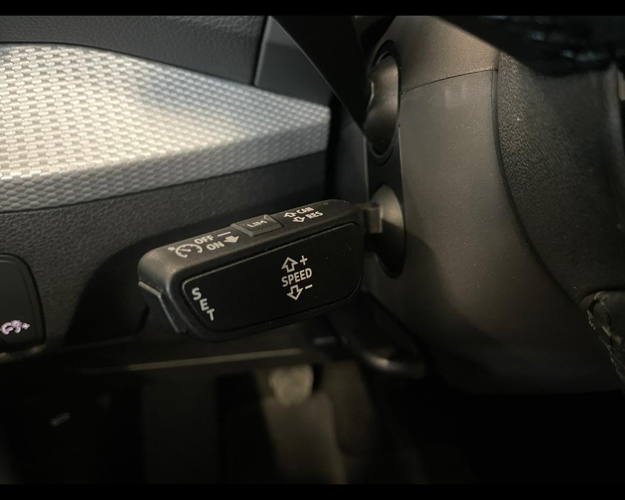 AUDI Q2 - Q2 35 TFSI Business Advanced