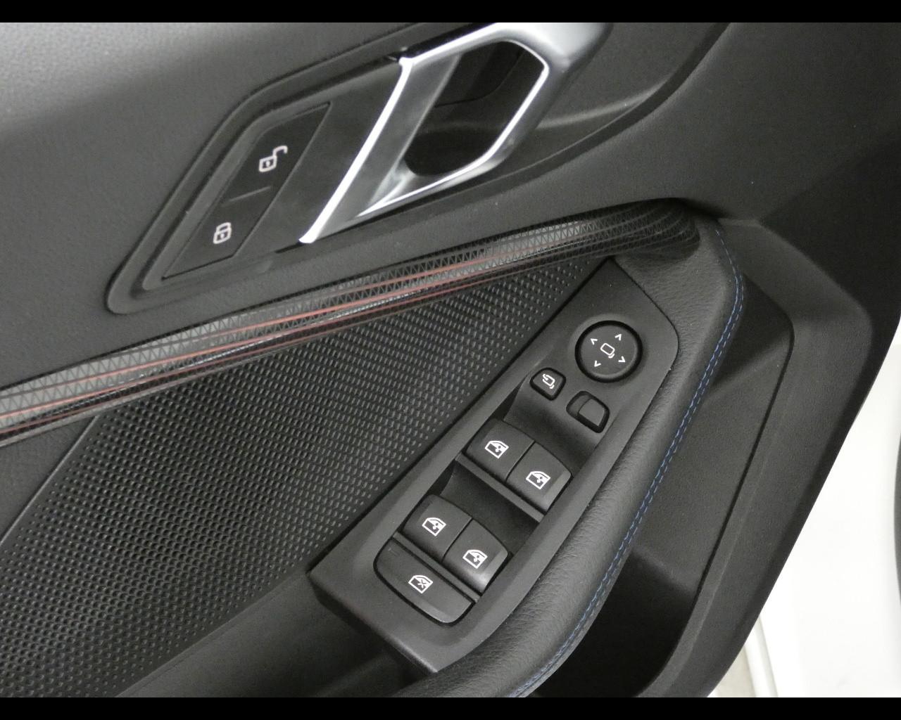 BMW Serie 1 (F40) - 118d 5p. Msport