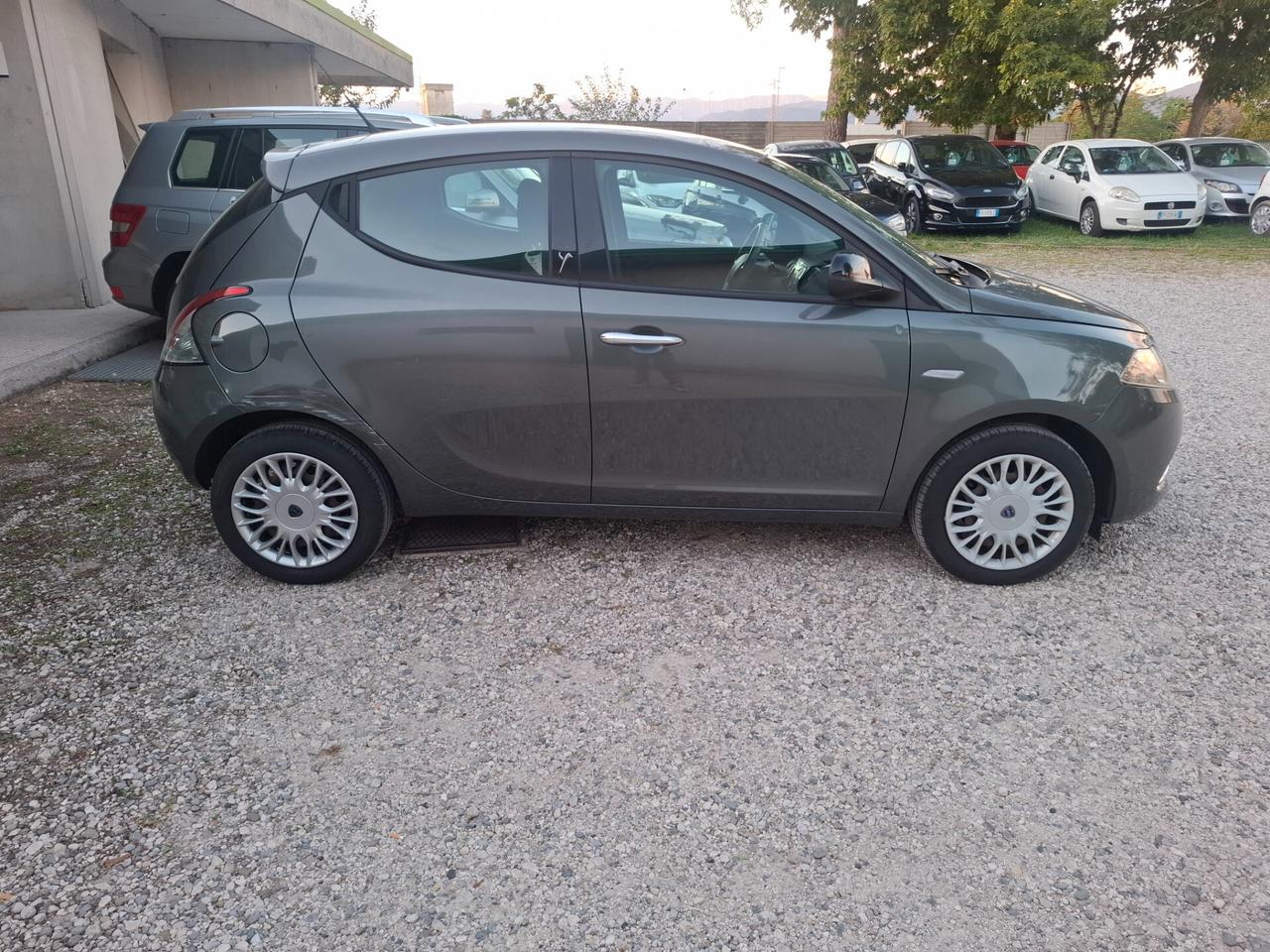 Lancia Ypsilon 1.2 69 CV 5 porte Silver