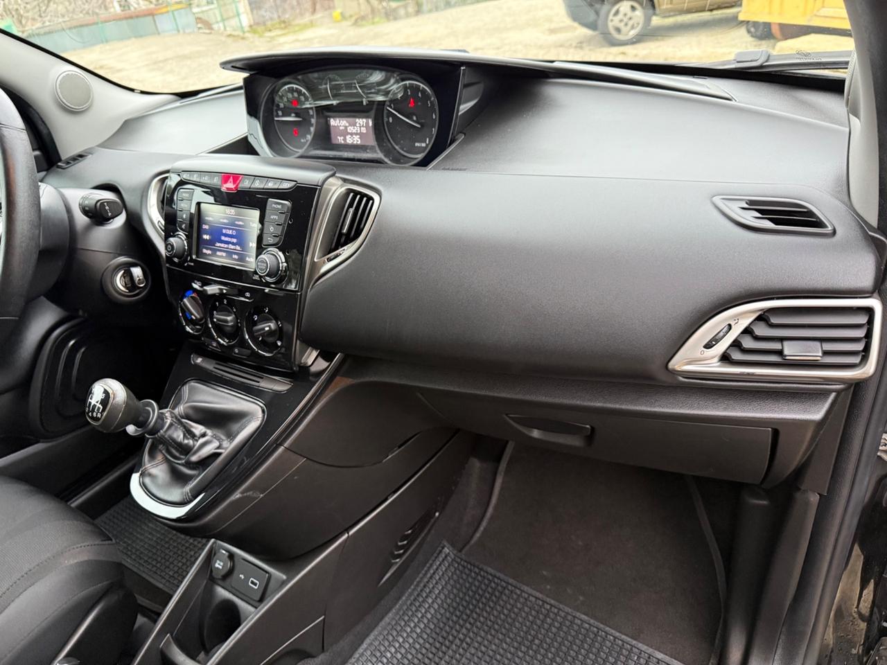 Lancia Ypsilon 1.0 FireFly 5 porte S&S Hybrid Ecochic Gold