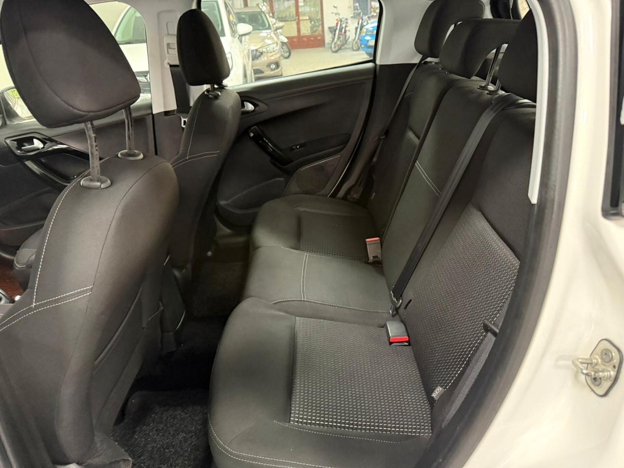 Peugeot 208 1.5 BlueHDi 100cv 5P Allure