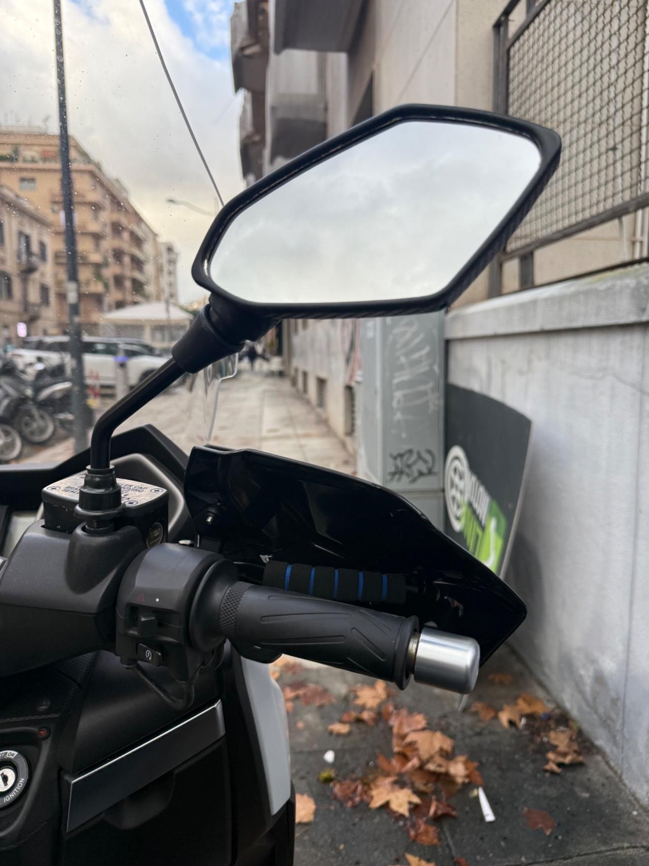 Yamaha X-Max 400 full