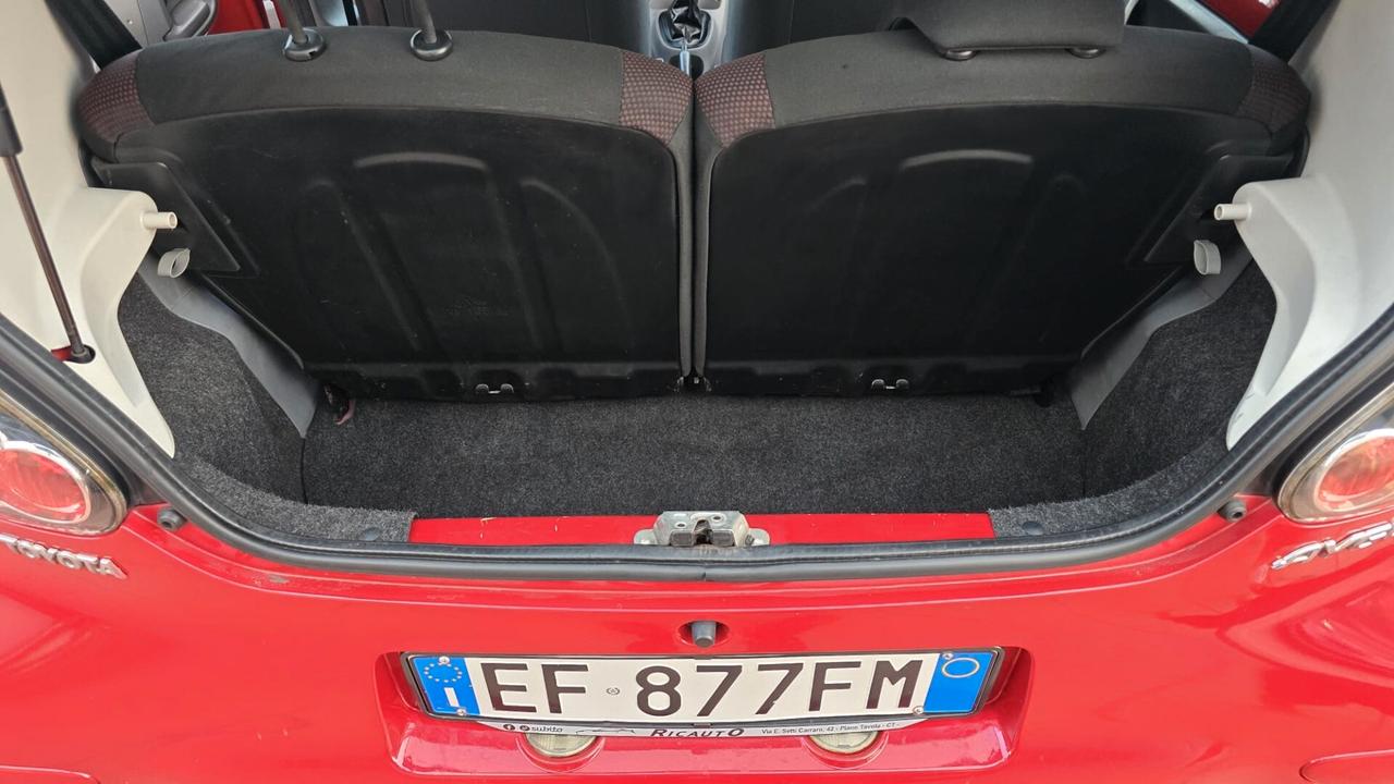 Toyota Aygo 1.0 12V VVT-i 5 porte Sol Connect Red Edition