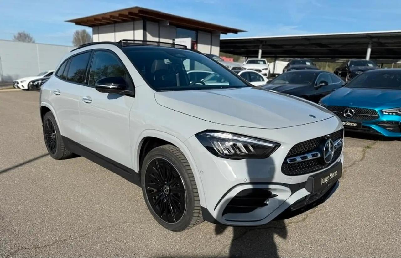 MERCEDES-BENZ GLA 200D NEW 150CV AUTOMATIC 4MATIC AMG LINE ( FARI LED - TETTO PANORAMICO APR. - PELLE - DISTRONIC - NIGHT PACK - NAVI PREMIUM - PARK ASSIST - TELEVAMERA 360 - CERCHI 20 )