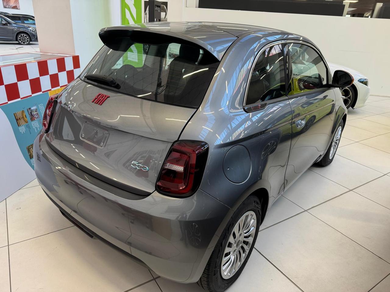 FIAT 500e 42 kWh (Red)