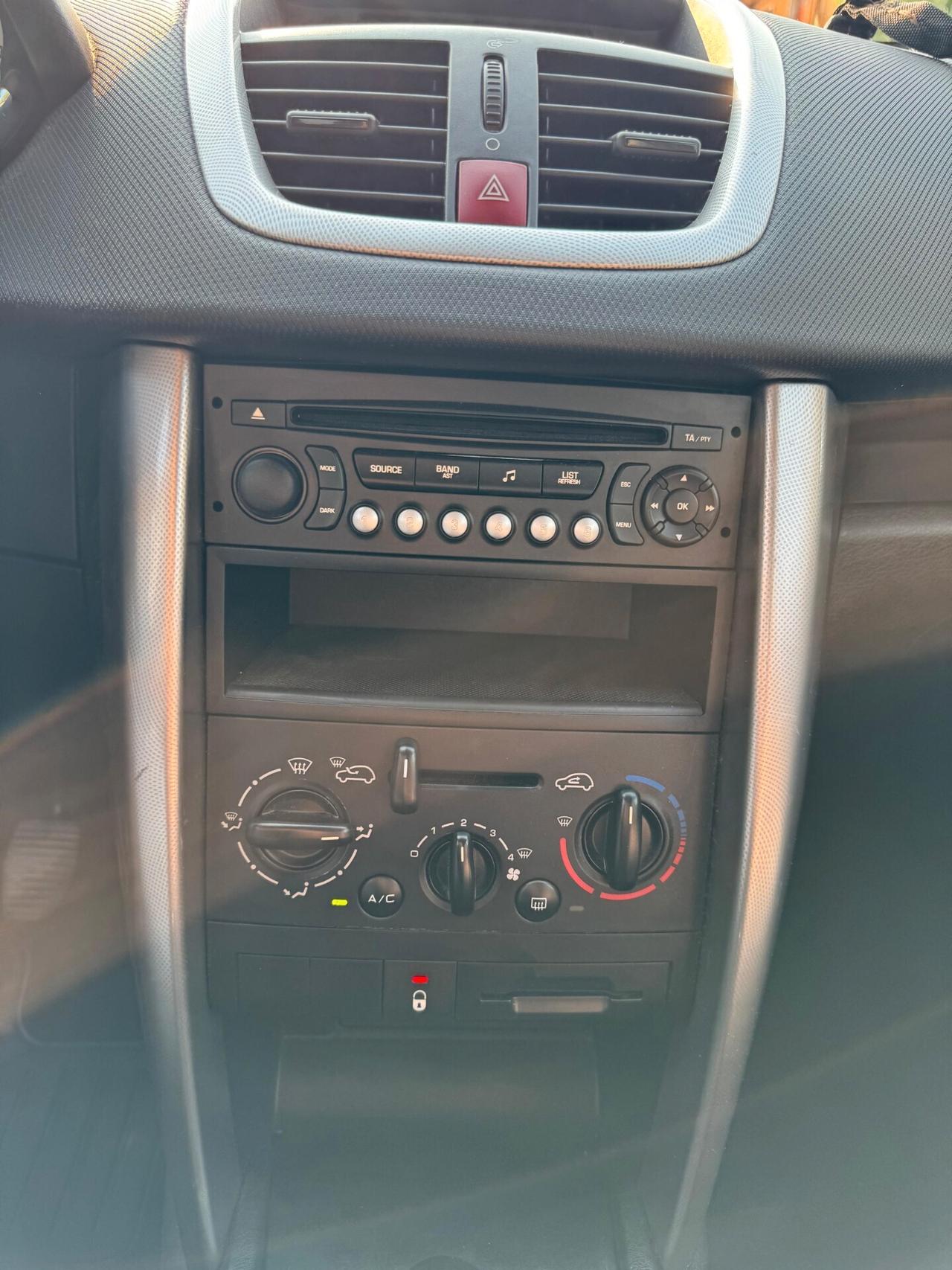 Peugeot 207 1.4 benzina 2007 OK NEOPATENTATI