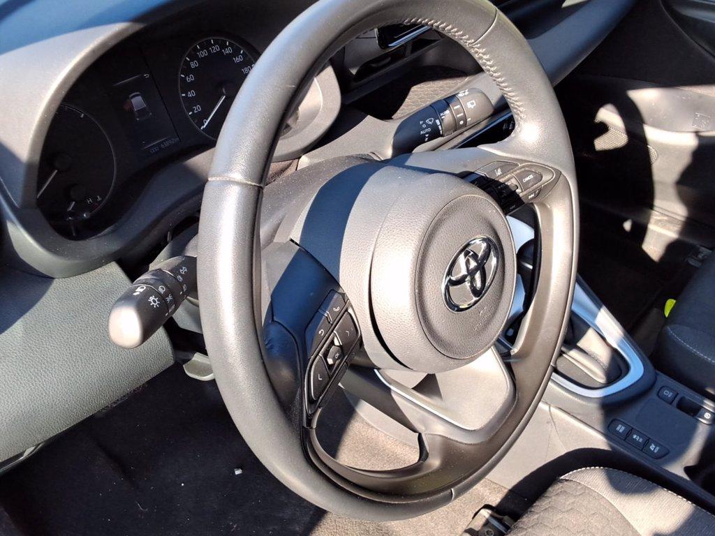TOYOTA Yaris 1.5h active del 2023
