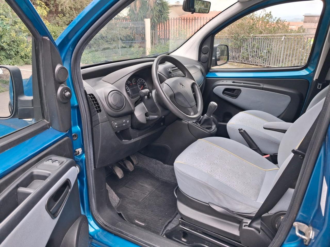 Peugeot Bipper Pianale ribassato con rampa disabili in carrozzina