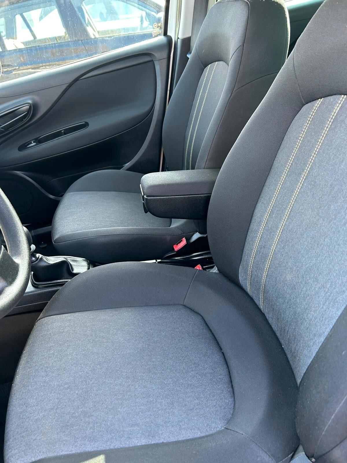 Fiat Punto 1.2 8V 5 porte Lounge ok neo patentati