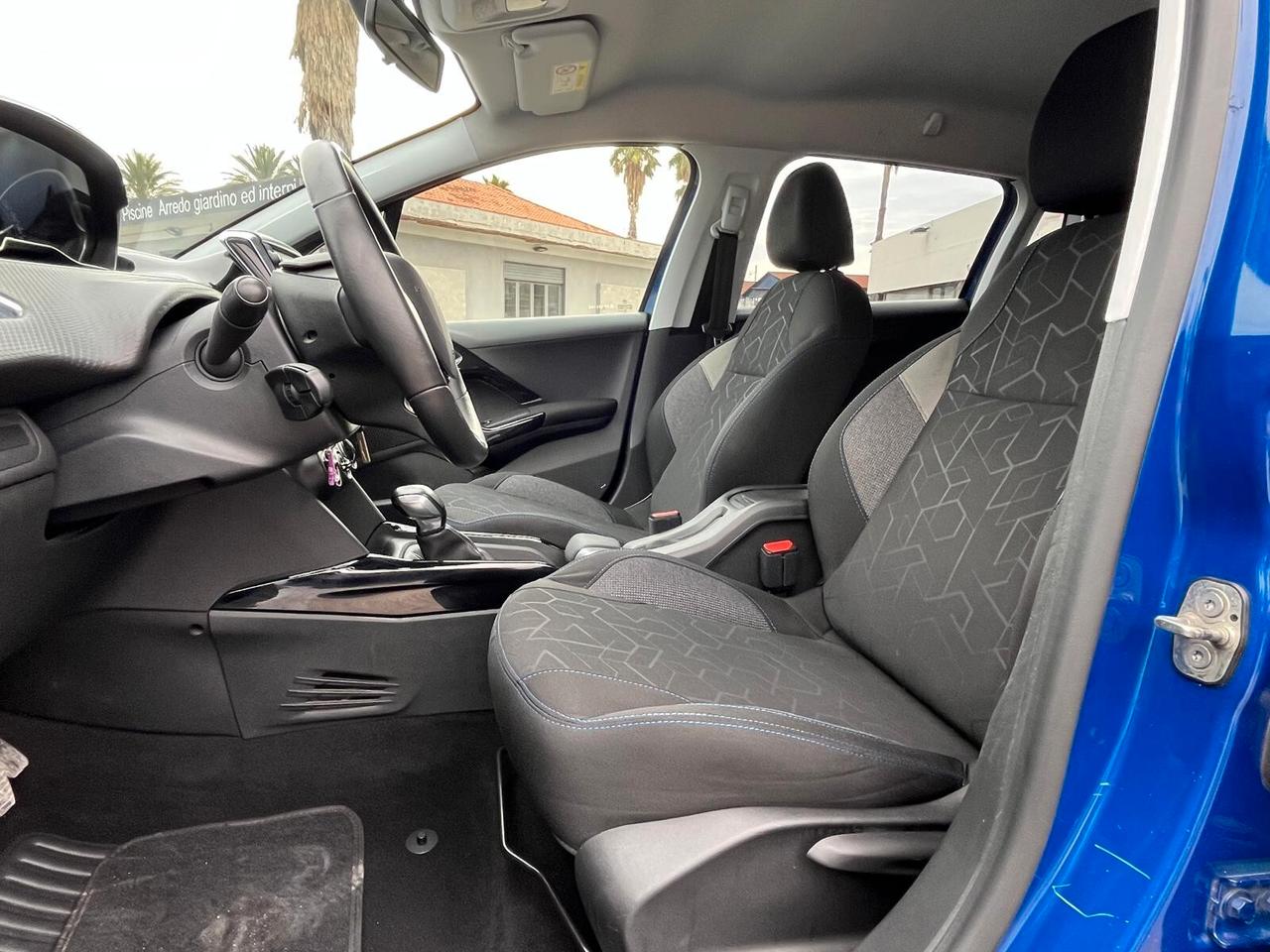 Peugeot 2008 BlueHDi 100 S&S Signature