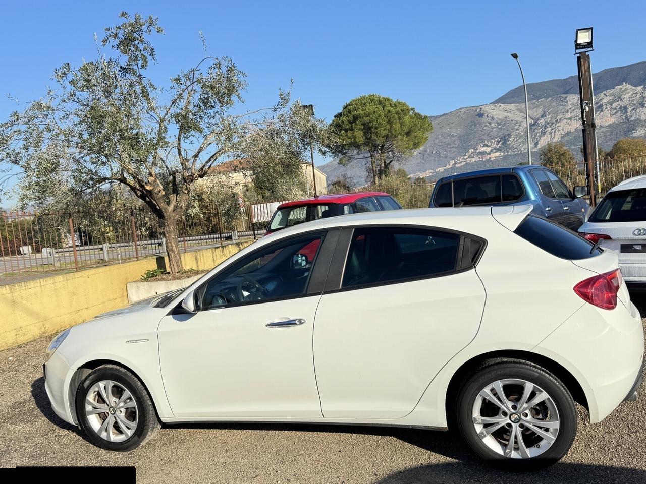 ALFA ROMEO GIULIETTA 1.6 SPORT INTERNI IN PELLE