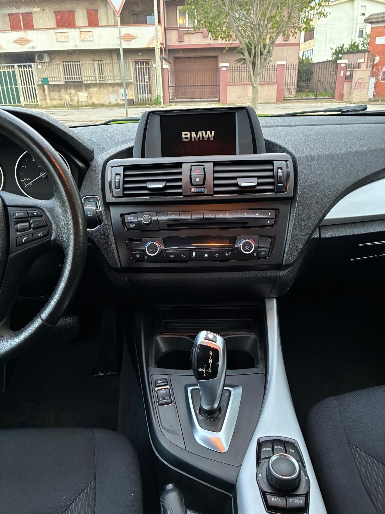 Bmw 118 118d 5p. Unique