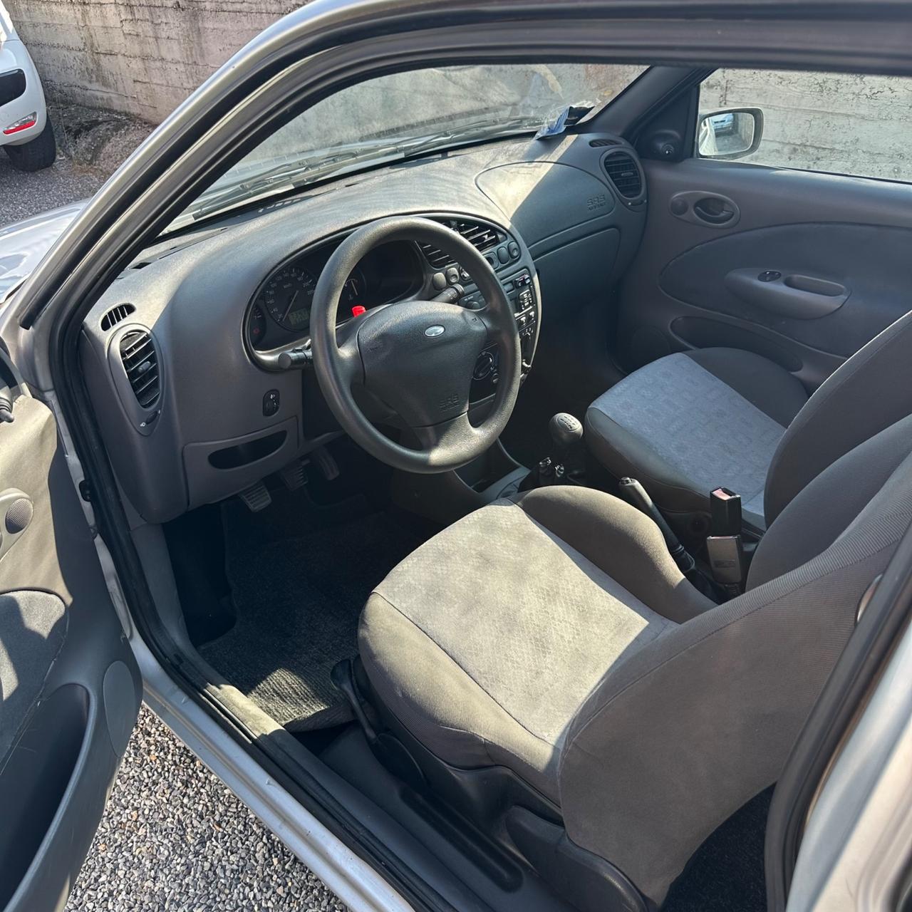 Ford Fiesta 1.2i 16V cat 3 porte Ghia