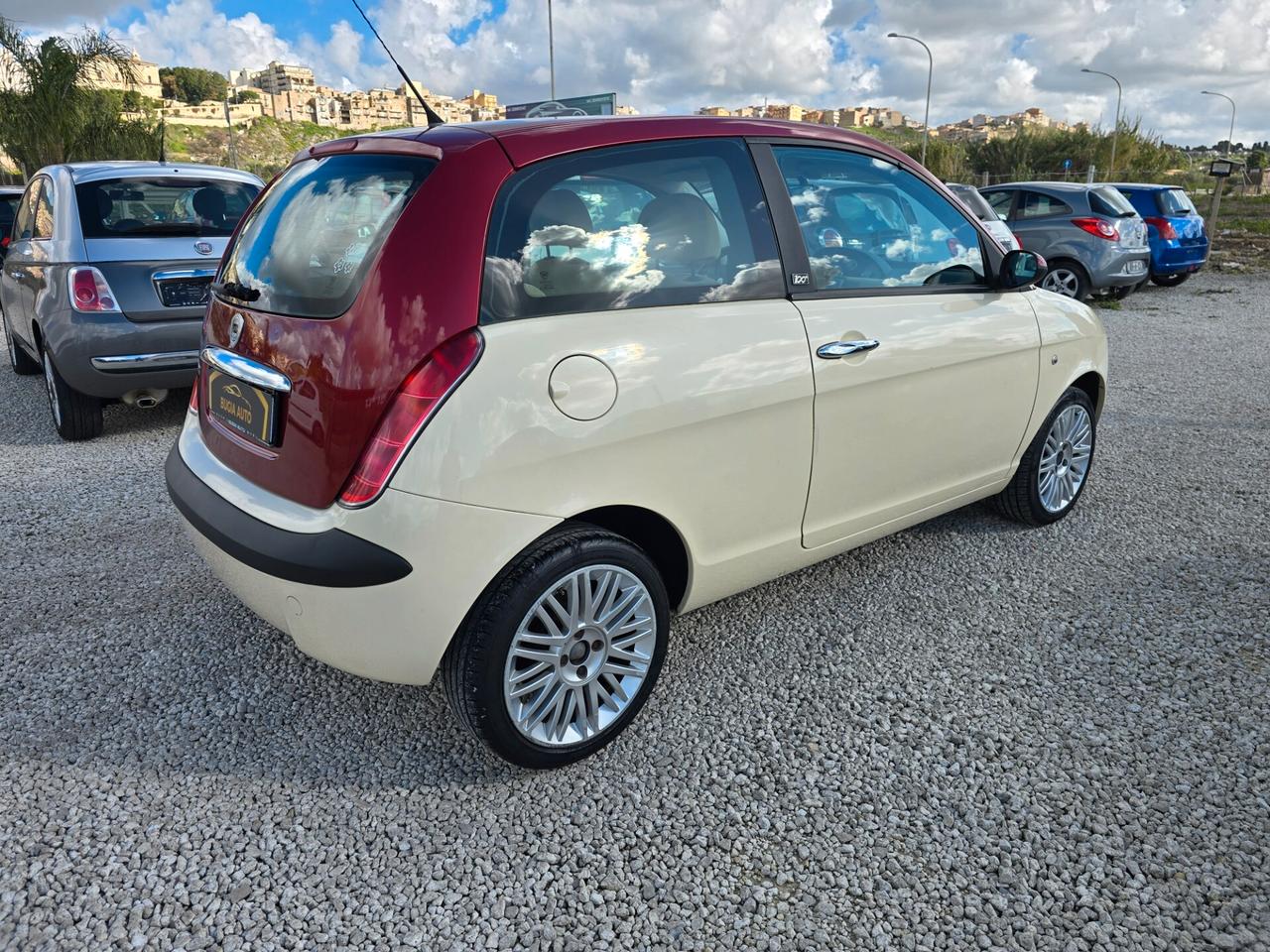 Lancia Ypsilon 1.3 MJT 75 CV Argento