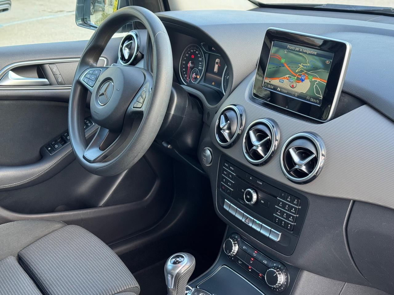 Mercedes-benz B 180 d Sport Retrocamera, Tempomat, Navi