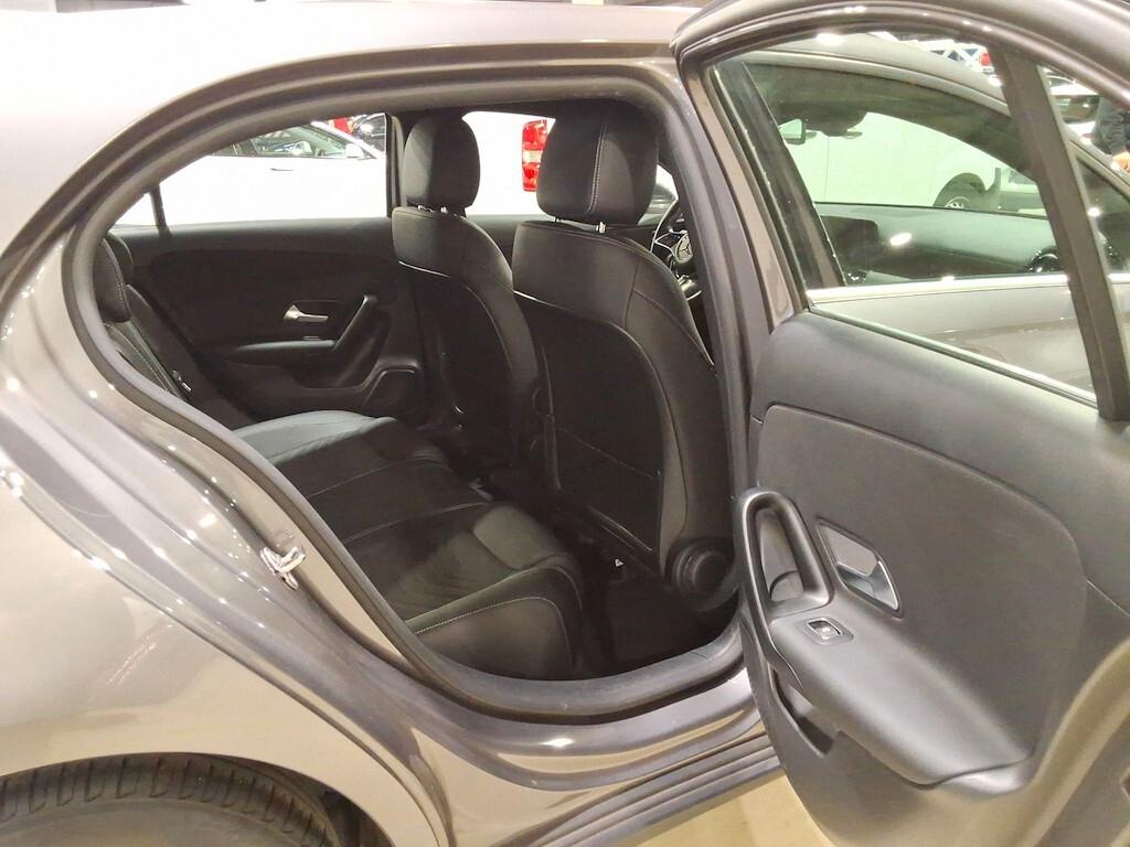 MERCEDES-BENZ A 180D NEW 115CV AUTOMATIC BUSINESS LINE ( FARI LED - CRUISE - PELLE - NAVI PREMIUM - PARK ASSIST )