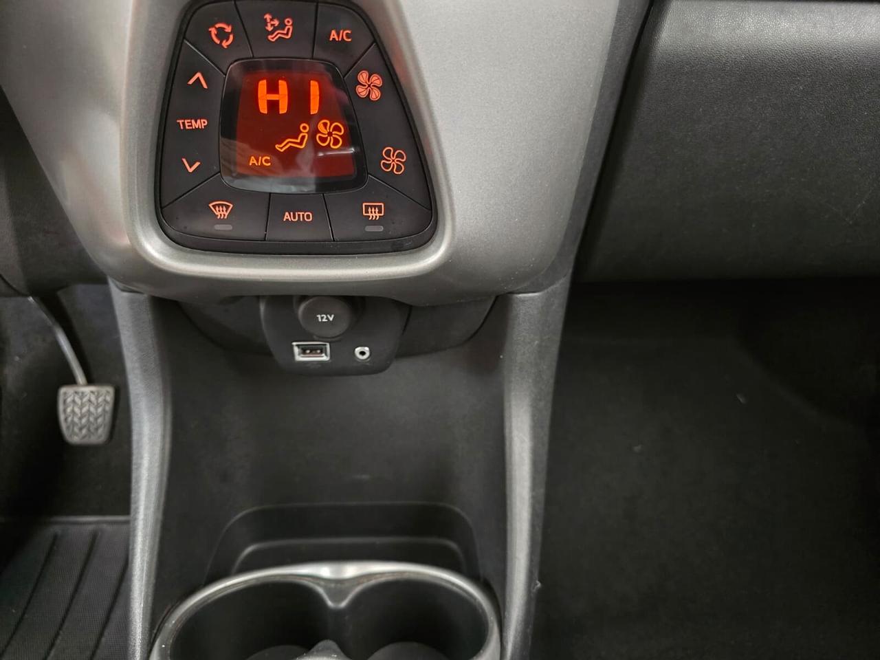 Toyota Aygo 1.0 VVT-i 69 CV 5 porte x-play