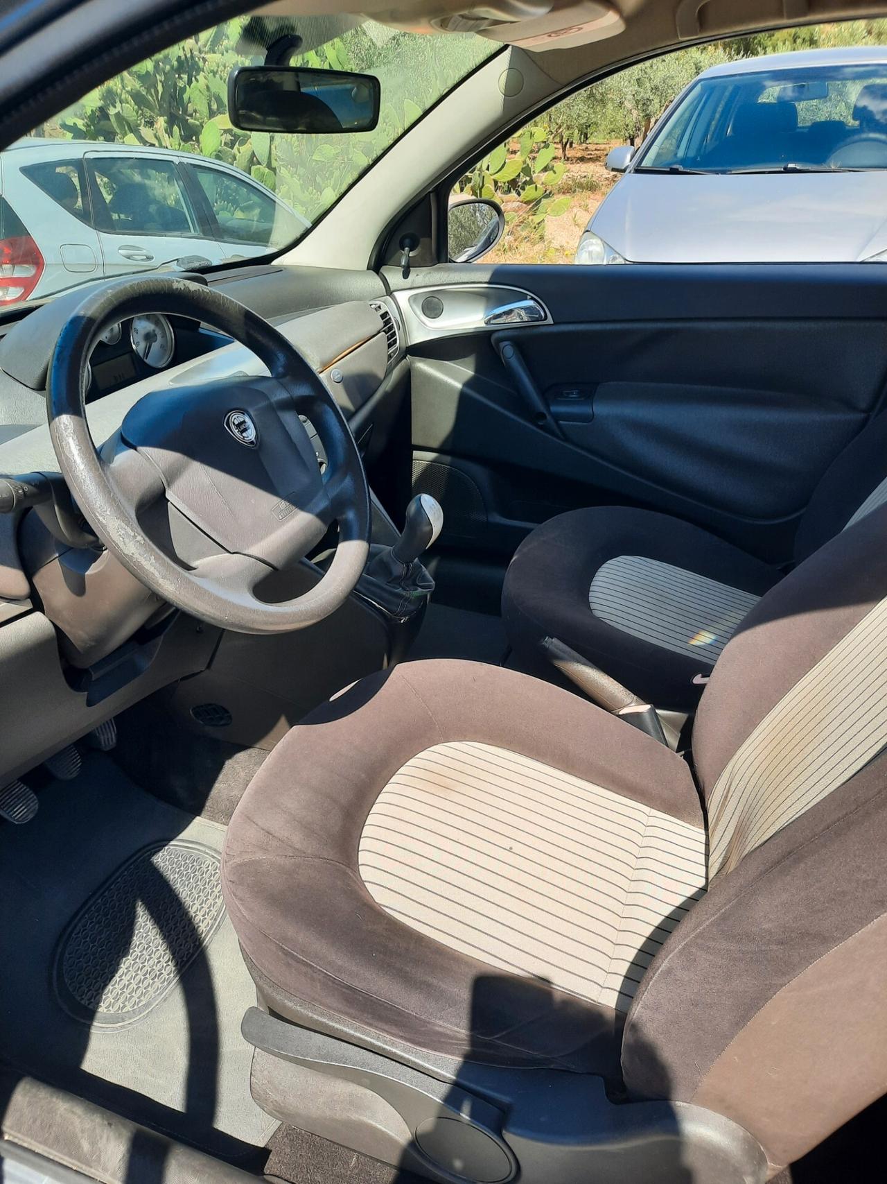 Lancia Ypsilon citroen C3