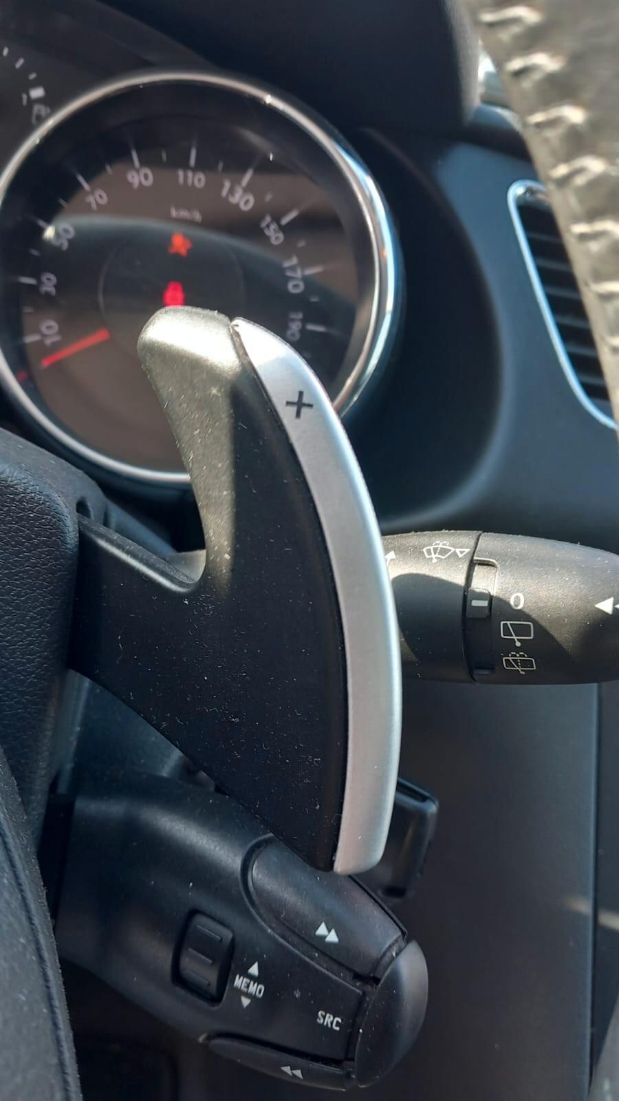 Peugeot 3008 1.6 HDi 112CV cambio robotizzato Tecno