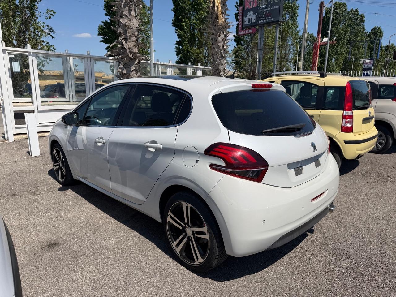 Peugeot 208 1.2 benzina GTLINE 2015 automatica