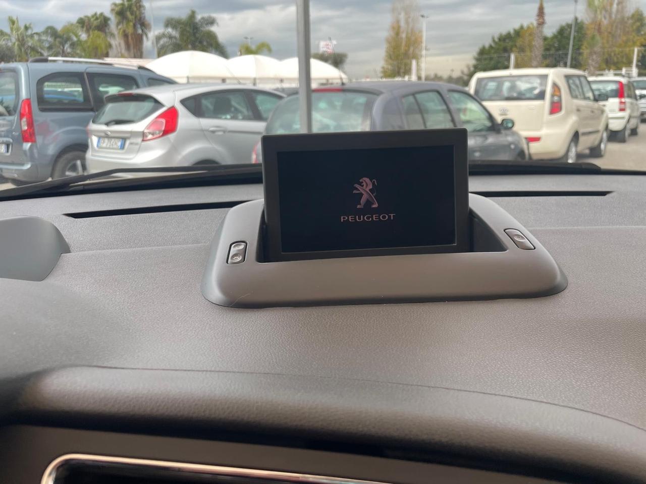 Peugeot 3008 1.6 HDi 110CV cambio robotizzato Premium