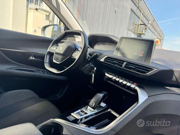 PEUGEOT 3008 BlueHDi 130 S&S EAT8 Allure
