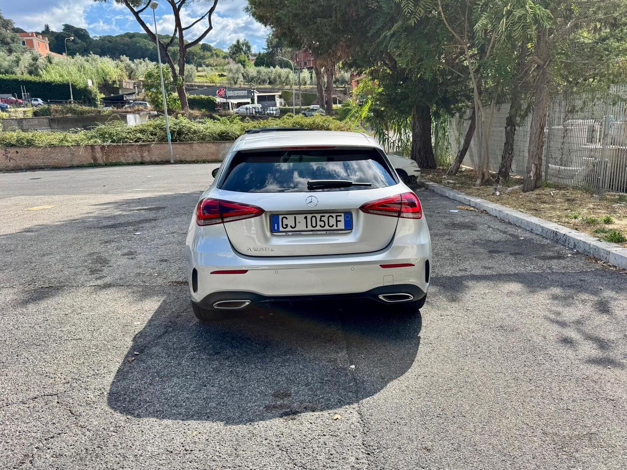 Mercedes A 250e Premium AMG 218CV | Tetto | 18" | Pelle/Alcantara | 57.000 KM