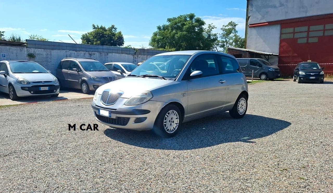 Lancia Ypsilon 1.2 16V Platino