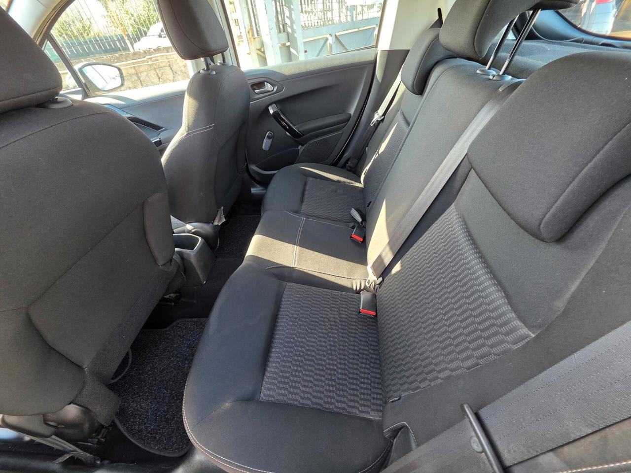 Peugeot 208 BlueHDi 100 5 porte Allure