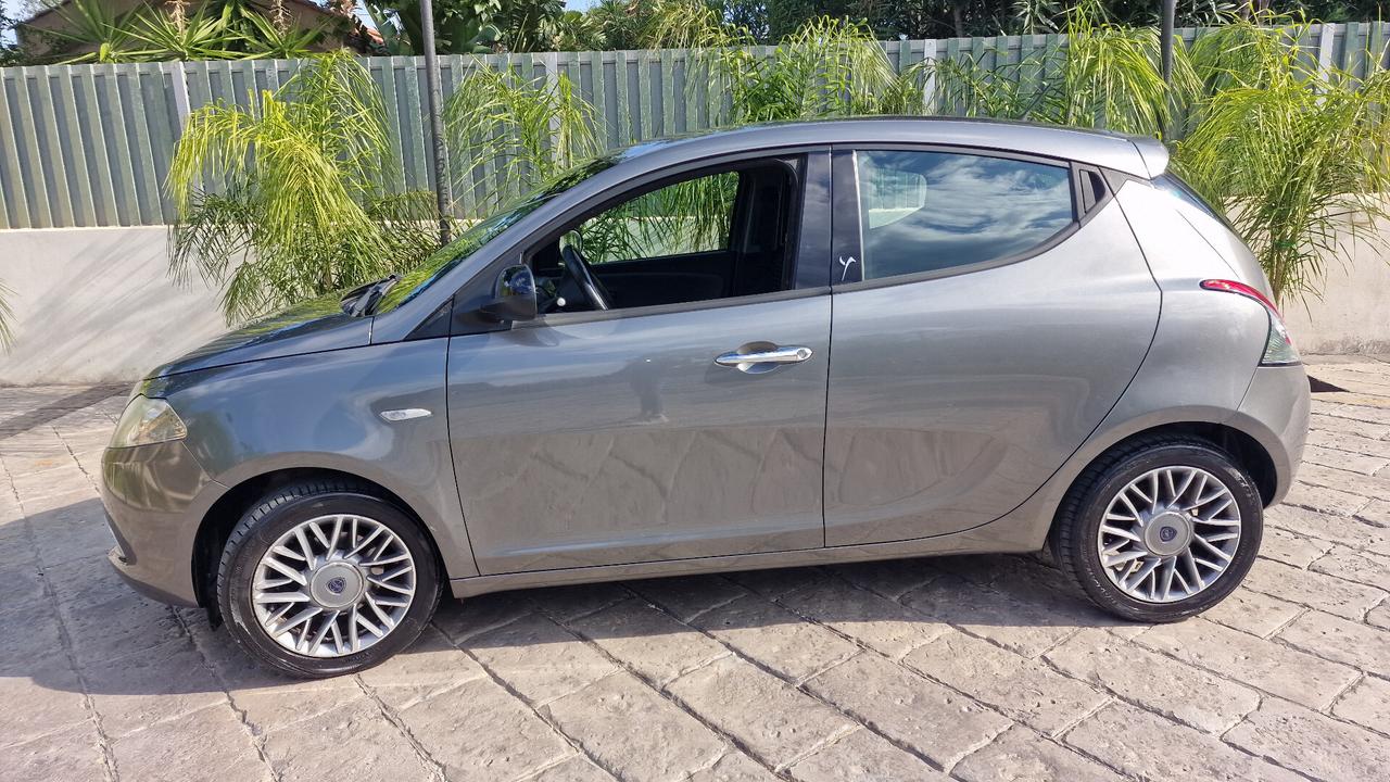 Lancia Ypsilon 1.2 69 CV 5 porte S&S Silver