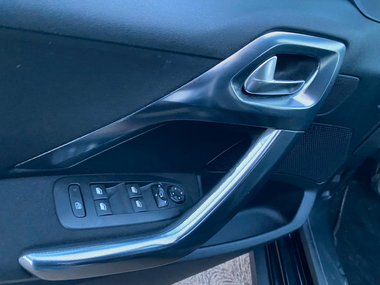 Peugeot 2008 1.6 e-HDi 115 CV | 2015