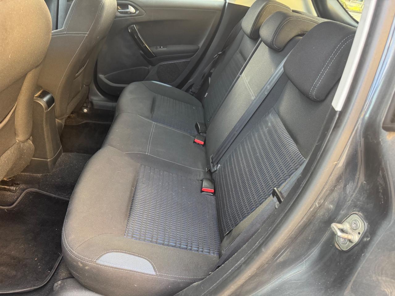 Peugeot 208 5P. 1.2 benz neopaten garanzia 12 mesi