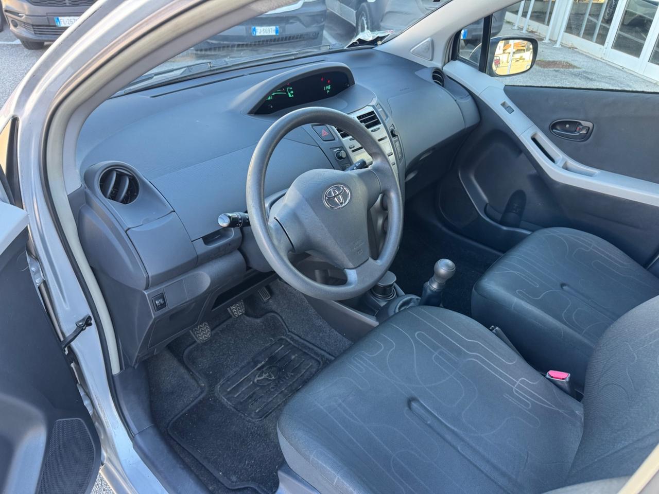 Toyota Yaris 1.0 5 porte Sol