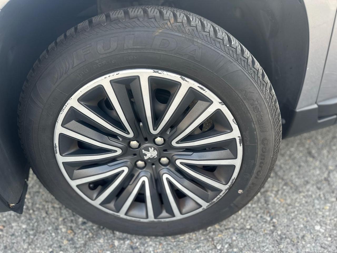 Peugeot 2008 Allure 1.2 PureTech 82 #7847