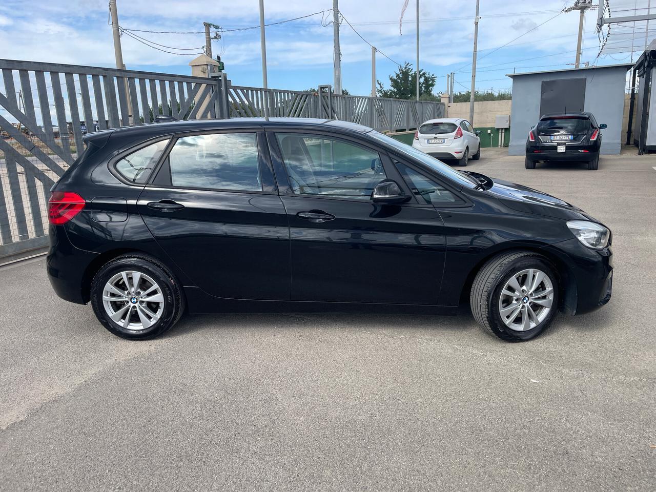 Bmw 218d Active Tourer Luxury auto-NAVI-RETRO-PELLE