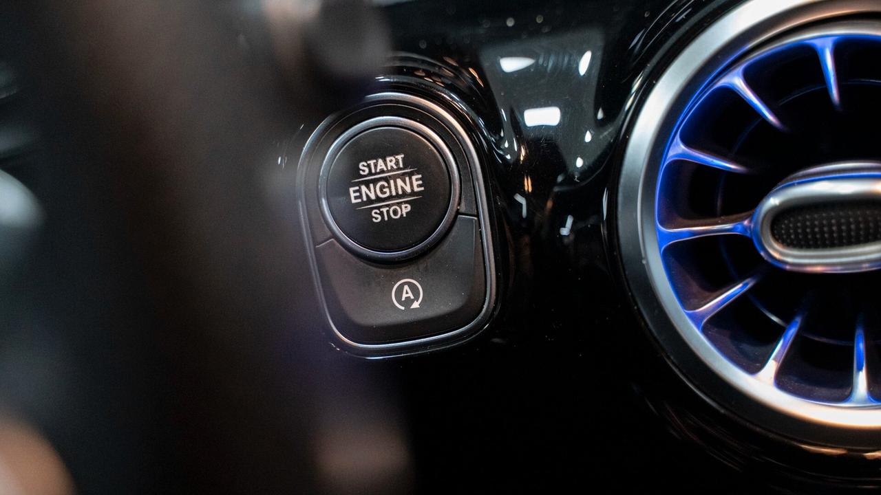 Mercedes-benz A 180 D PREMIUM PLUS AMG TETTO PACK LUCI XENO NAVI FULL