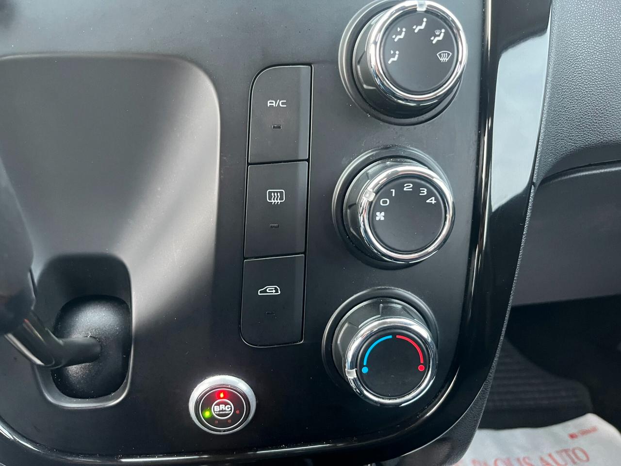 Mahindra KUV100 1.2 VVT M-Bifuel(GPL) K6