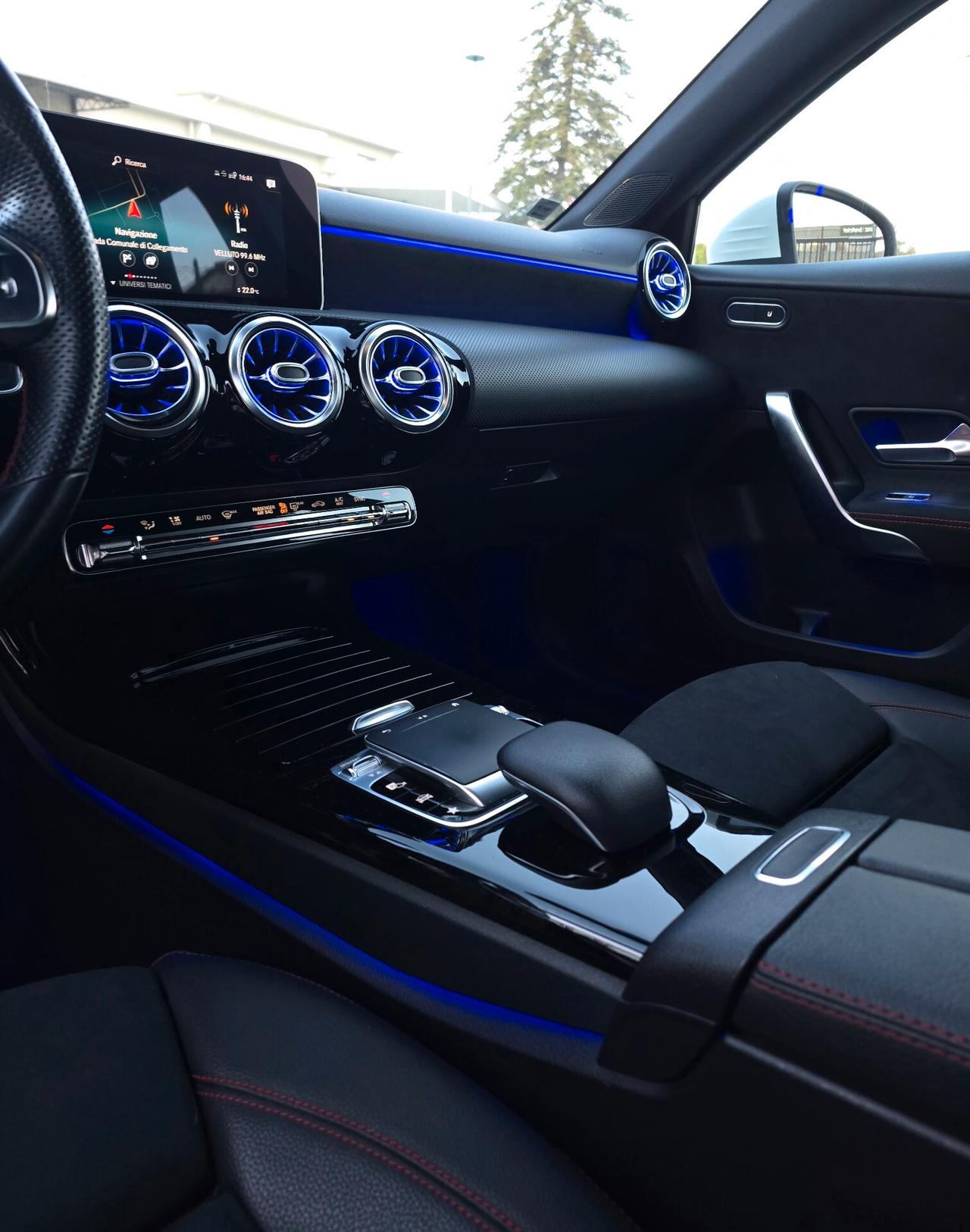 Mercedes A180 Premium AMG BlackNight UNICA