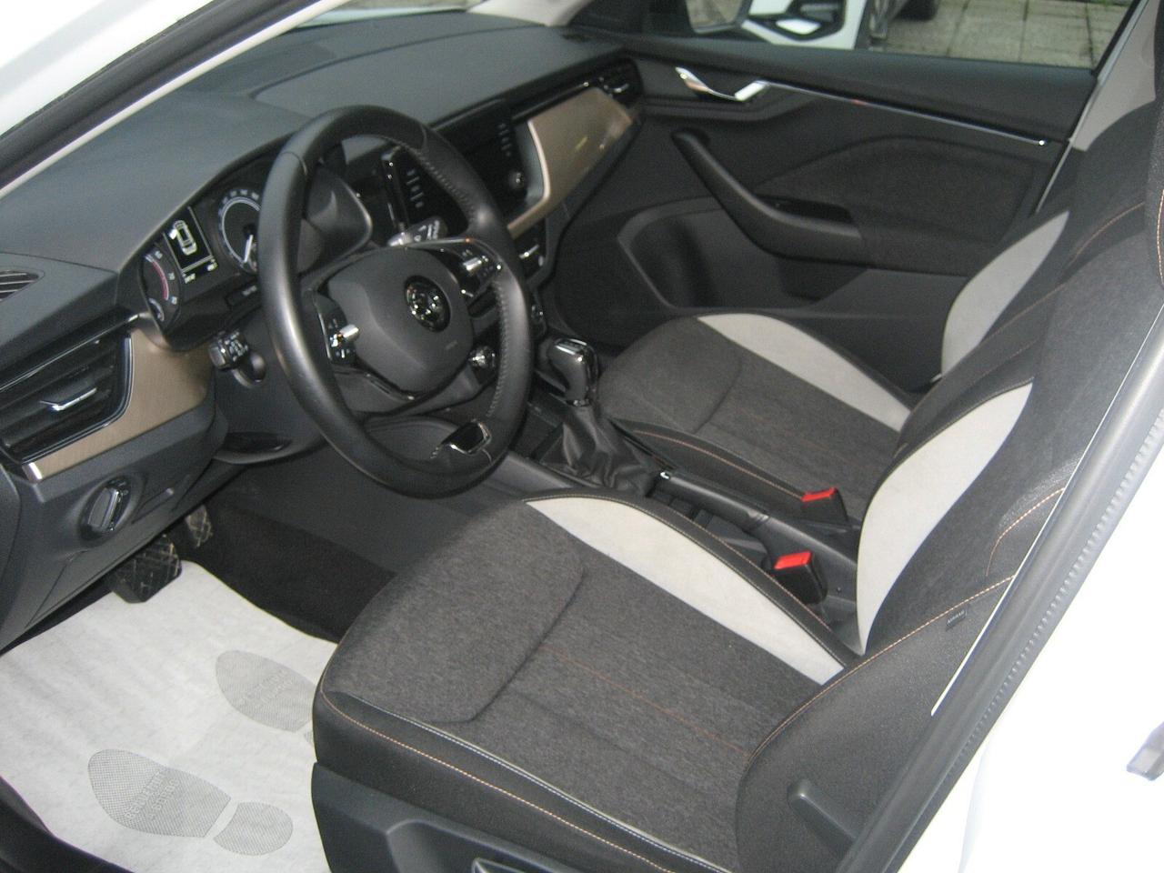 Skoda Kamiq 1.0 TSI 110 CV DSG Black Dots