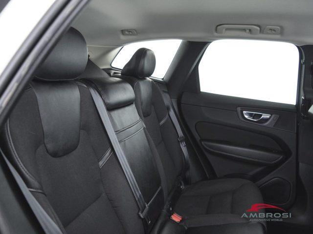 VOLVO XC60 B4 (d) AWD Geartronic Business Plus