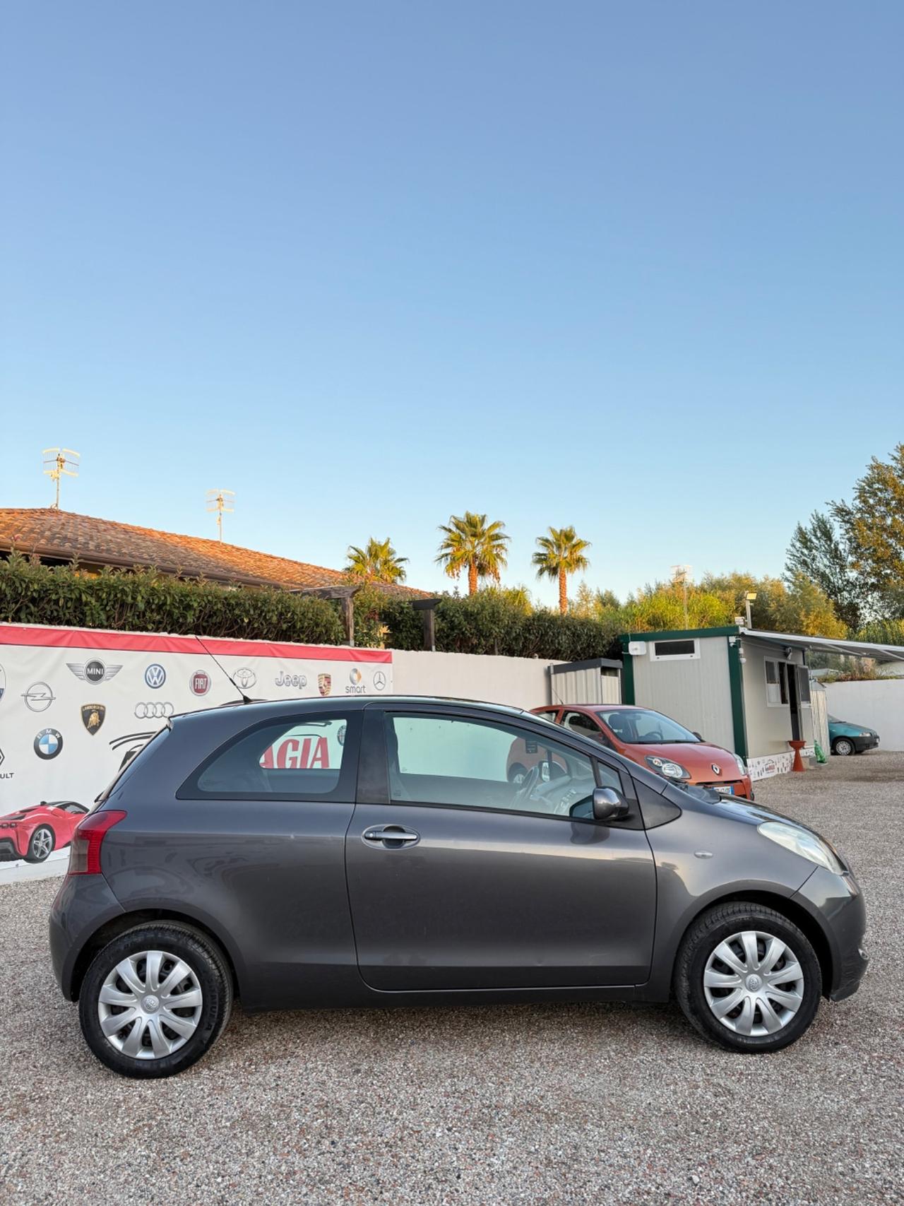 Toyota Yaris 1.0 3 porte Sol